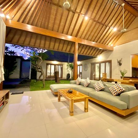 Nil Villa Seminyak Buitenkant foto